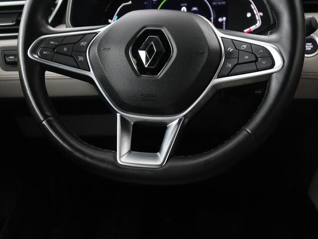Renault CLIO 1.6 E-Tech Hybrid 140 Initiale Paris | Leder | Stoelverwarming | Carplay | Keyless | Park Assist | Full LED | Navigatie | Climate control | Stuurverwarming | DAB | Bluetooth