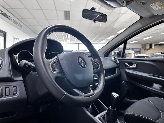 Renault CLIO Estate 0.9 TCe Limited/ DAB+/ Navi/ Airco/ Cruise/ Elek. pakket/ Isofix/ Bluetooth/ Armsteun/ Multi. LEDER. Stuur/ Mistl./ 16'' LMV/ Extra getint glas/ PDC/ Dakrails/ Chroom.