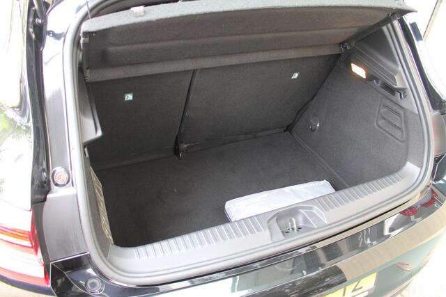 Renault CLIO 1.0 TCe Intens Navigatiesysteem | Achterruitrij Camera | Parkeersesnoren voor en achter