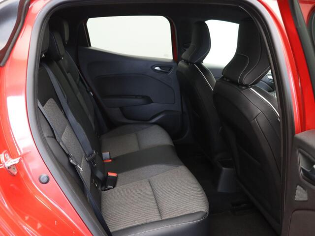 Renault CLIO 1.0 TCe Intens | Cruise control | Climate control | Achteruitrijcamera | Lichtmetalen velgen 17'' | Apple carplay / Android auto |