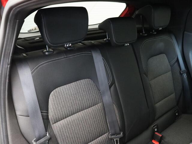 Renault CLIO 1.0 TCe Intens | Cruise control | Climate control | Achteruitrijcamera | Lichtmetalen velgen 17'' | Apple carplay / Android auto |
