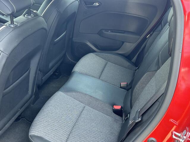 Renault CLIO 1.0 TCe Intens | Navigatie | Parkeersensoren Achter | Cruise Control | Climate Control |