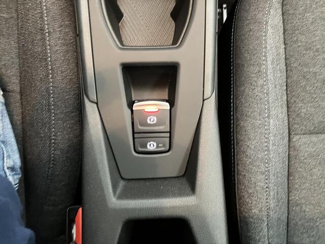 Renault CLIO 1.2 TCe 115 evolution / All season banden / Navigatie pakket