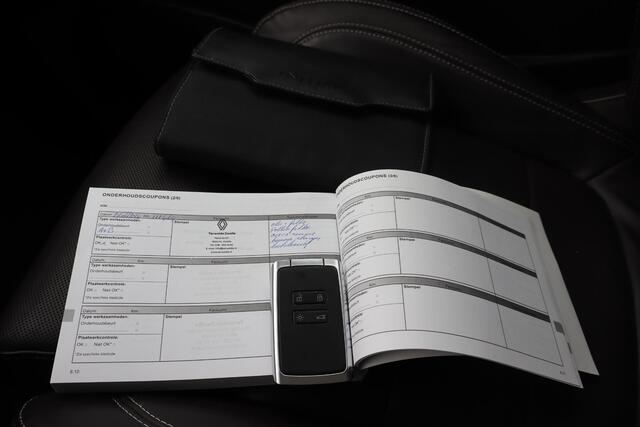 Renault ESPACE 1.8 TCe Initiale Paris 7p. Panoramadak, Lederen interieur, Trekhaak, Voor- en Achterstoelen verwarmd, Head up display, Vol Opties!