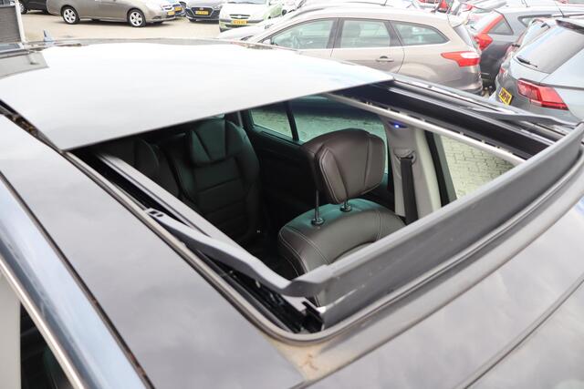 Renault ESPACE 1.8 TCe Initiale Paris 7p. Panoramadak, Lederen interieur, Trekhaak, Voor- en Achterstoelen verwarmd, Head up display, Vol Opties!