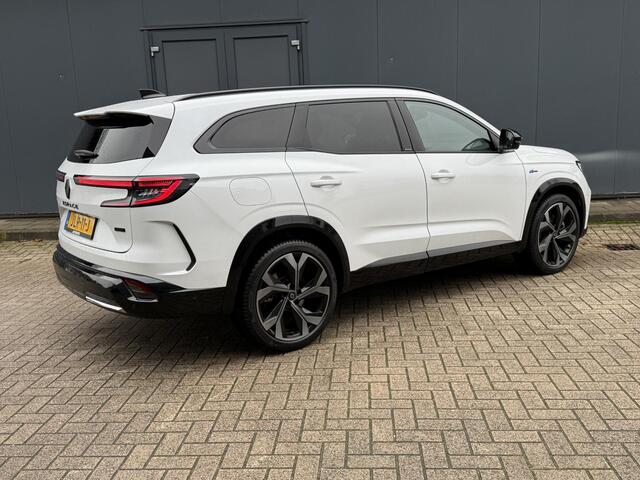 Renault ESPACE E-Tech full hybrid 200 esprit Alpine 7p. / Fabrieksgarantie tot 02-2027 / Dealer onderhouden / 7 persoons / 1.500 kg trekgewicht / Elektrische stoelen met massage functie / Elektrische klep / HUD / Camera 360° / Navi / Apple Carplay Android / 20" LM wiel