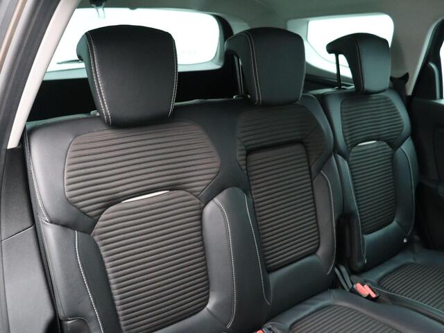 Renault GRAND SCENIC 140pk TCe Intens | Trekhaak | Stoelverwarming | Massagestoelen | Lichtmetalen velgen |