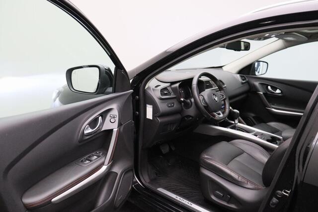 Renault KADJAR 1.2 TCe Extase 2016 NAP | FULL OPTION | Panoramadak | BOSE | Camera | Navigatie | Bluetooth | Voorruitverwarming | Climate control | Lane assist | Parkeerhulp | Stoelverwarming | Lederen bekleding | LED | Lichtmetaal | Keyless