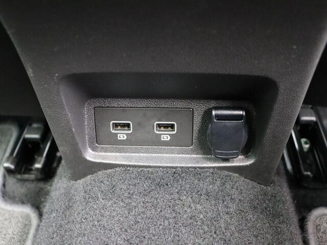 Renault KADJAR TCe 140pk Intens | Climate control | Dodehoeksensor | Achteruitrijcamera met parkeersensoren voor/achter | Trekhaak