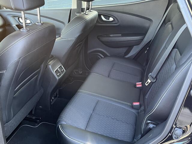 Renault KADJAR TCe 160 PK Bose | APPLE CARPLAY EN ANDROID AUTO | LM VELGEN 19 INCH | LED LAMPEN | SENSOREN V+A | CAMERA | DODEHOEK DETECTIE | TREKHAAK | 1500 KG TREKGEWICHT | CLIMATE EN CRUISE CONTROL |