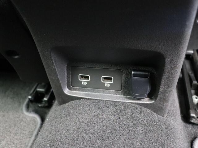 Renault KADJAR 158pk TCe Intens Achteruitrijcamera | Climate control | Apple Carplay/Android Auto | Cruise control | LED Koplampen | Lichtmetalen velgen 17" | Parkeersensor voor/achter |