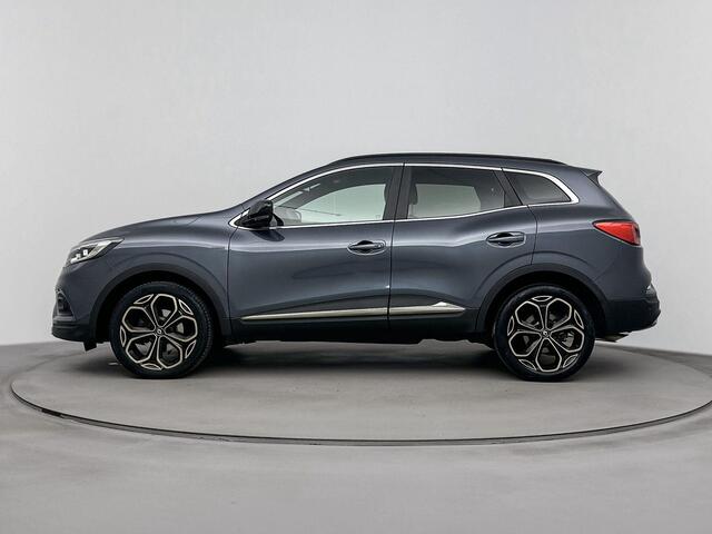Renault KADJAR 1.3 TCe Black Edition | Climate Control / ECC | Licht metalen velgen 19 inch | Cruise control | Navigatie | Half lederen bekleding grijs | Stoelverwarming | LED koplampen | Park Distance Control voor en achter | Achteruitrijcamera | Dakrailing |