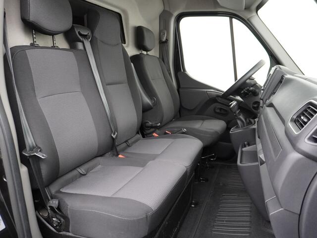 Renault MASTER T35 2.3dCi 135 L2H2 3-Persoons Trekhaak Navi Ecc Camera Cruise Control Pdc Blind Spot Monitoring Schuifdeur Betonplex Vloer Wandbetimmering Euro 6