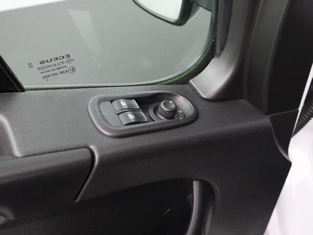 Renault MASTER 2.3DCi 130PK L2H2 | Navigatie | Camera | Airco | Cruise | Trekhaak | 3-Persoons