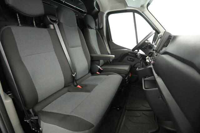 Renault MASTER T35 2.3 dCi 150PK L1H2 | Airco | Cruise | Carplay | Parkeersens. | 3-Zits