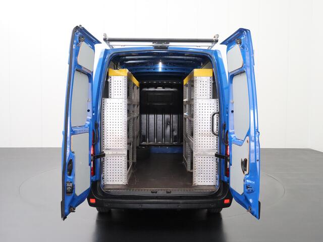Renault MASTER 2.3DCI 135PK L3H2 | Maxi | Kastinrichting | Imperiaal | Navigatie | Camera | 3-Persoons | Cruise | Airco