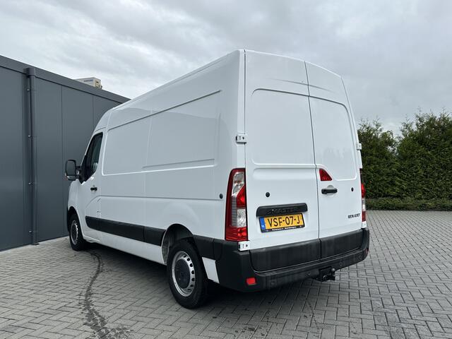 Renault MASTER T35 2.3 dCi 135 PK / L2H2 / 1e EIG. / 40.759 KM / TREKHAAK / AIRCO / NAVIGATIE / LED DAGRIJVERL.