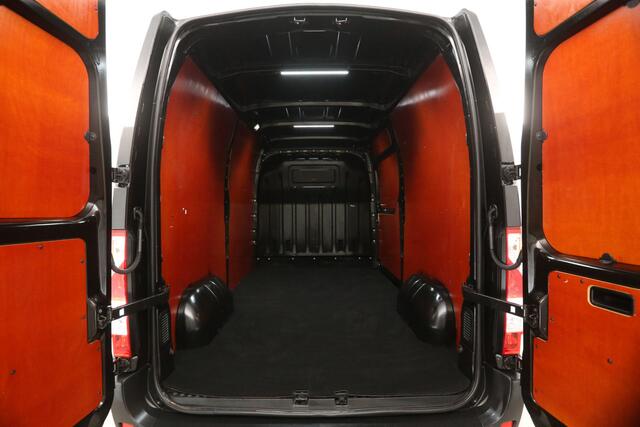 Renault MASTER T35 2.3 dCi L2H2 | Airco | Camera | Cruise | Trekhaak | Navigatie | PDC | 3 Persoons