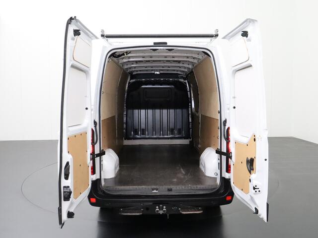 Renault MASTER 2.3DCi 135PK L3H2 Work Edition Imperiaal | Trekhaak | Navigatie | Camera | Airco | Betimmering | 3-Persoons