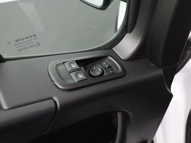 Renault MASTER 2.3DCi 135PK L3H2 Work Edition Imperiaal | Trekhaak | Navigatie | Camera | Airco | Betimmering | 3-Persoons