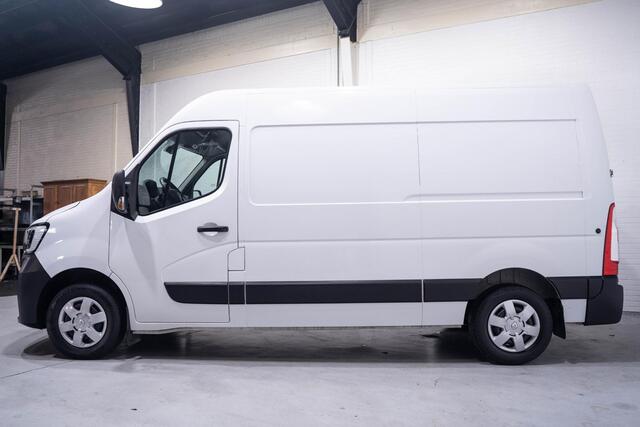 Renault MASTER 2.3 dCi 135 pk L2H2 Airco, Trekhaak Cruise Control, Laadruimte Pakket, PDC achter, 3-Zits