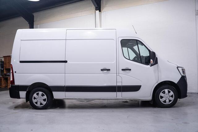 Renault MASTER 2.3 dCi 135 pk L2H2 Airco, Trekhaak Cruise Control, Laadruimte Pakket, PDC achter, 3-Zits