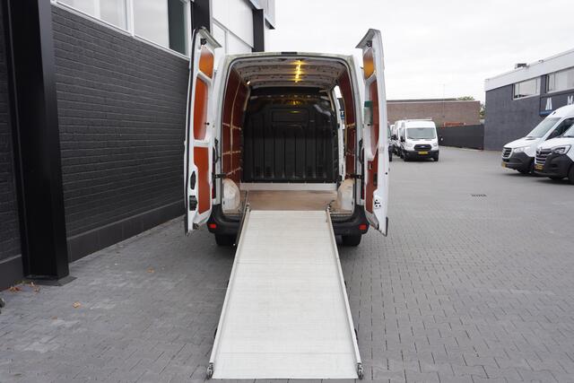 Renault MASTER 2.3 dCi 135PK L2H2 EURO 6 - Airco - Navi - Cruise - ¤ 13.950,- Excl.