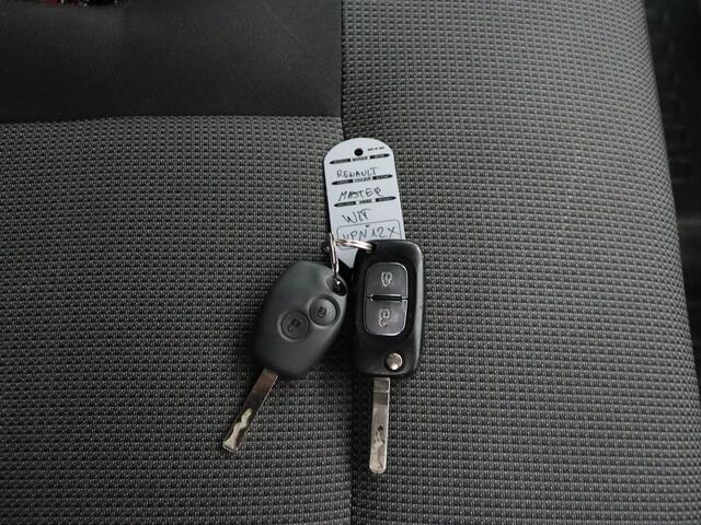 Renault MASTER 2.3DCi 135PK L2H2 Work Edition | Navigatie | Camera | Airco | 3-Persoons | 2500Kg Trekhaak