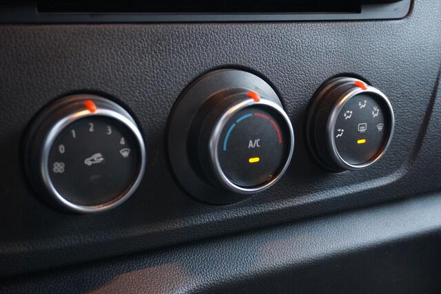 Renault MASTER 2.3 dCi 135PK L2H2 EURO 6 - Airco - Cruise - Camera - ¤ 15.900,- Excl.