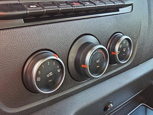 Renault MASTER T35 2.3 dCi 135 L2H2 airco, camera, trekhaak, opstap, 96 dkm.