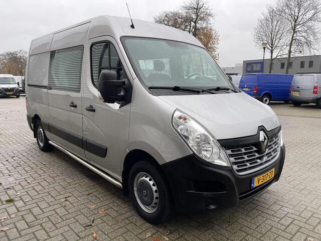 Renault MASTER T35 2.3 dCi 130pk L2H2 bpm vrij / euro 6 diesel / vaste prijs rijklaar ¤ 19.950 ex btw / DC 7 persoons / zilver metallic / trekhaak 2500 kg / airco / cruise / navigatie