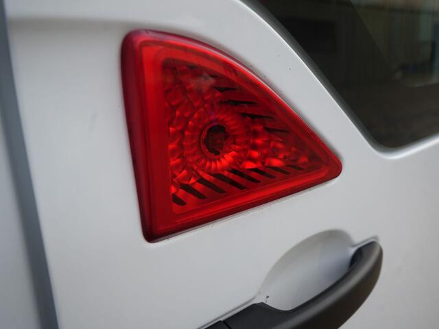 Renault MASTER T35 2.3 dCi 135 L2H2 Comfort - Lage kilometerstand! - All Seasonbanden - Achteruitrijcamera - Cruise Control - Trekhaak