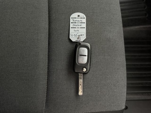 Renault MASTER 2.3DCI 135PK L3H2 | Airco | Cruise | 3-Persoons | Betimmering