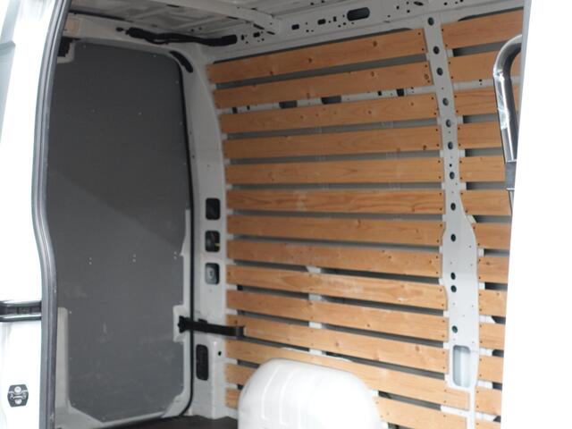 Renault MASTER T33 2.3 dCi 135PK L2H2 Work Edition Airco Cruise Camera Navi Parkeersensoren Trekhaak