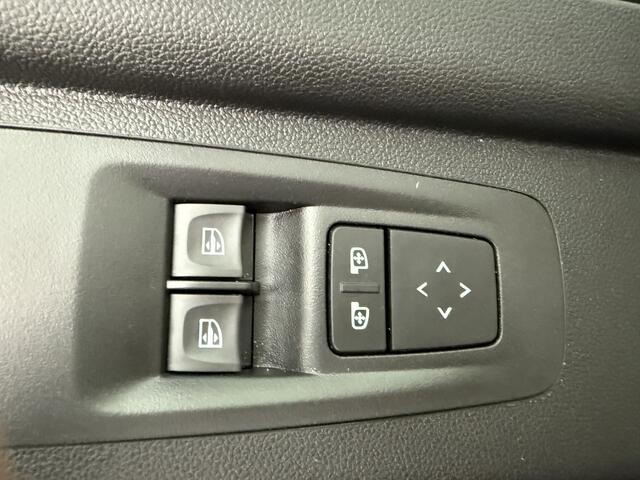 Renault MASTER 170PK Bakwagen | 2,35 Hoog | Airco | Multimedia | Camera | 3-Zits