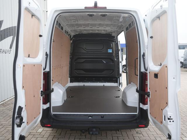 Renault MASTER T35 2.0 dCi 130 L2H2 Advance *NIEUW!* - Incl. Volledige betimmering & Trekhaak! - All Seasonbanden - Achteruitrijcamera - Stoelverwarming - Cuise Control