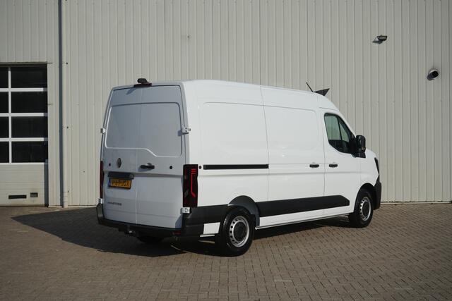 Renault MASTER T35 2.0 dCi 130 L2H2 Advance *NIEUW!* - Incl. Volledige betimmering & Trekhaak! - All Seasonbanden - Achteruitrijcamera - Stoelverwarming - Cuise Control
