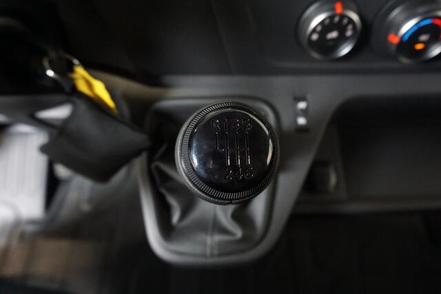 Renault MASTER T33 2.3 dCi 135PK L2H2 Work Edition Airco Cruise Control Camera Navi PDCA Trekhaak