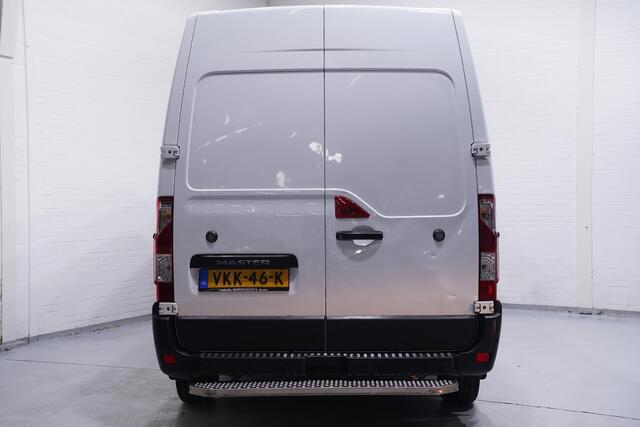 Renault MASTER 2.3 dCi 150 pk L3H2 Navi, Camera Dode Hoek Assist, Opstap achter, PDC V+A, 3-Zits
