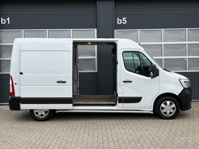 Renault MASTER L2H2 2.3 dCi 135PK 2x Schuifdeur / Camera / Cruise / Lane assist / Dode hoek / PDC / Trekhaak / LED / Navi / Bluetooth