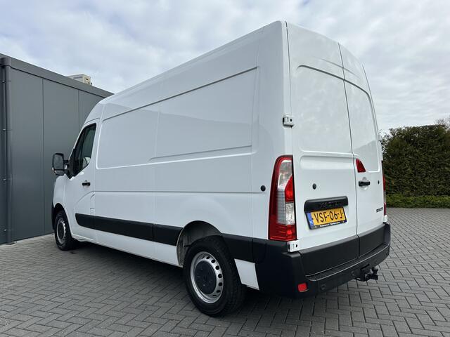 Renault MASTER T35 2.3 dCi 136 PK / L2H2 / 1e EIG. / 43.914 KM / TREKHAAK / AIRCO / NAVI / 2.500 KG AHG