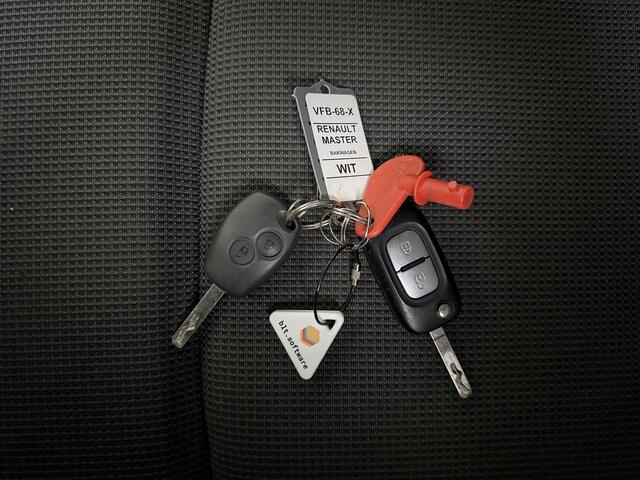 Renault MASTER 2.3DCi 165PK Bakwagen+Laadklep+Trekhaak | Nieuwstaat !! | Navigatie | 3-Zits | Zijdeur | Airco | Cruise