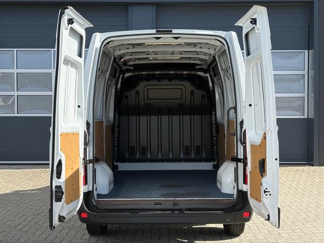 Renault MASTER 2.3 dCi 150pk L2H2 Red Edition Dubbele Schuifdeur/ Cruise / Led / Clima / Camera / Navi / DAB / Bluetooth / Bluetooth