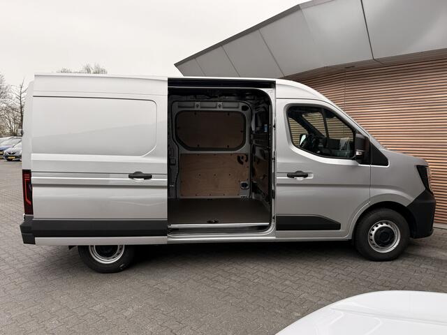 Renault MASTER T35 2.0 dCi 130 L2H2 Advance Trekhaak / Navi / Clima / Camera