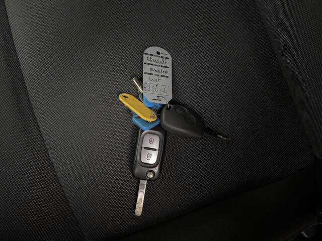 Renault MASTER 2.3DCi 150PK L2H2 | Euro 6 | Multimedia | Camera | 3-Zits | Airco | Cruise