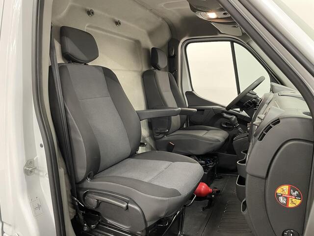 Renault MASTER T35 2.3 dCi L2H2 130PK Airco Cruise Control Navigatie Parkeersensoren 2-zits