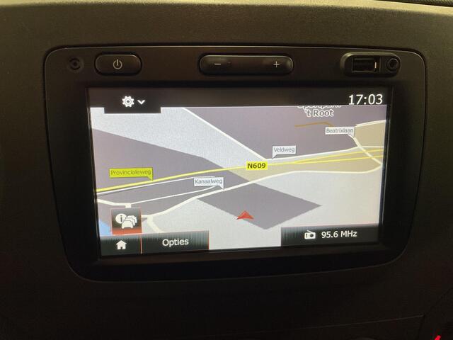 Renault MASTER T35 2.3 dCi L2H2 130PK Airco Cruise Control Navigatie Parkeersensoren 2-zits