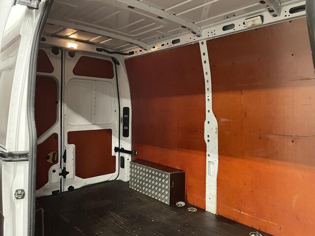 Renault MASTER T35 2.3 dCi L2H2 130PK Airco Cruise Control Navigatie Parkeersensoren 2-zits