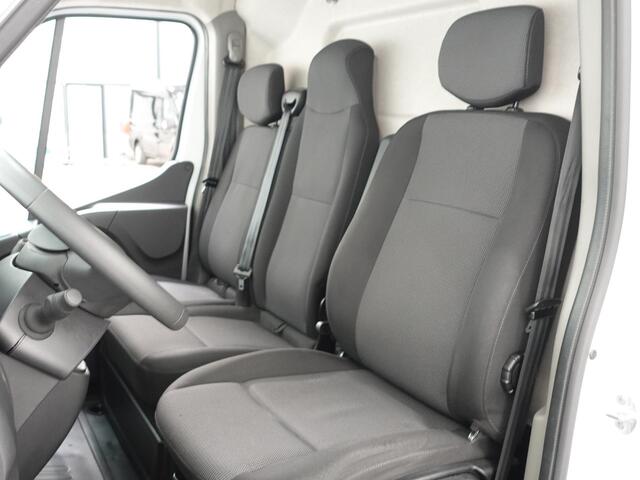 Renault MASTER T35 2.3 dCi 135PK L2H2 Airco Cruise Control Camera Nav PDC V+A Trekhaak 270° Deuren