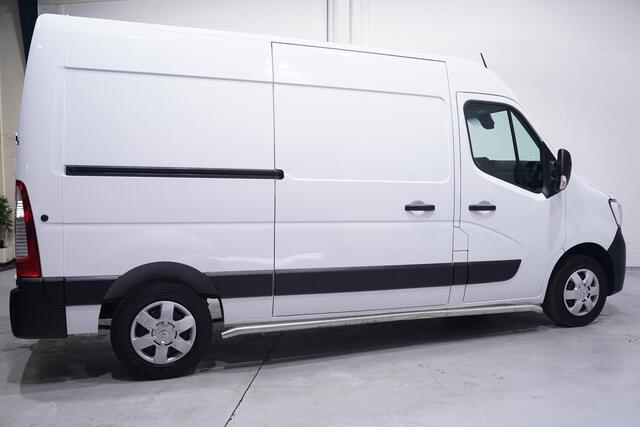 Renault MASTER 2.3 dCi 135 pk L2H2 Navi, Camera, Trekhaak, NAP BPM Vrij, Laadruimte Pakket, PDC V+A, 3-Zits